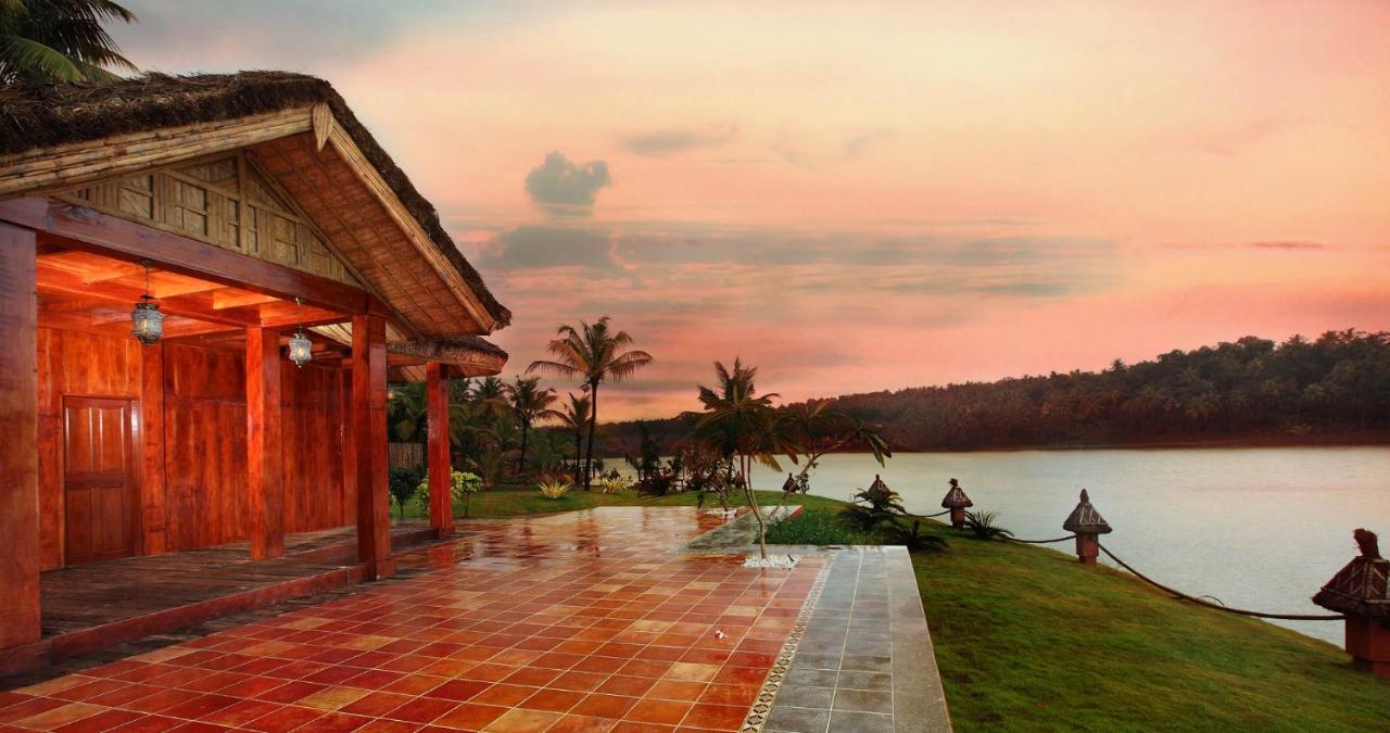 Fragrant Nature Backwater Resort & Ayurveda Spa Kollam Exterior photo