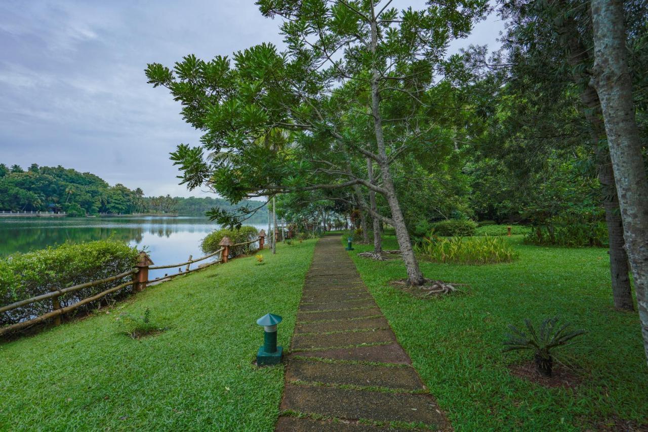 Fragrant Nature Backwater Resort & Ayurveda Spa Kollam Exterior photo
