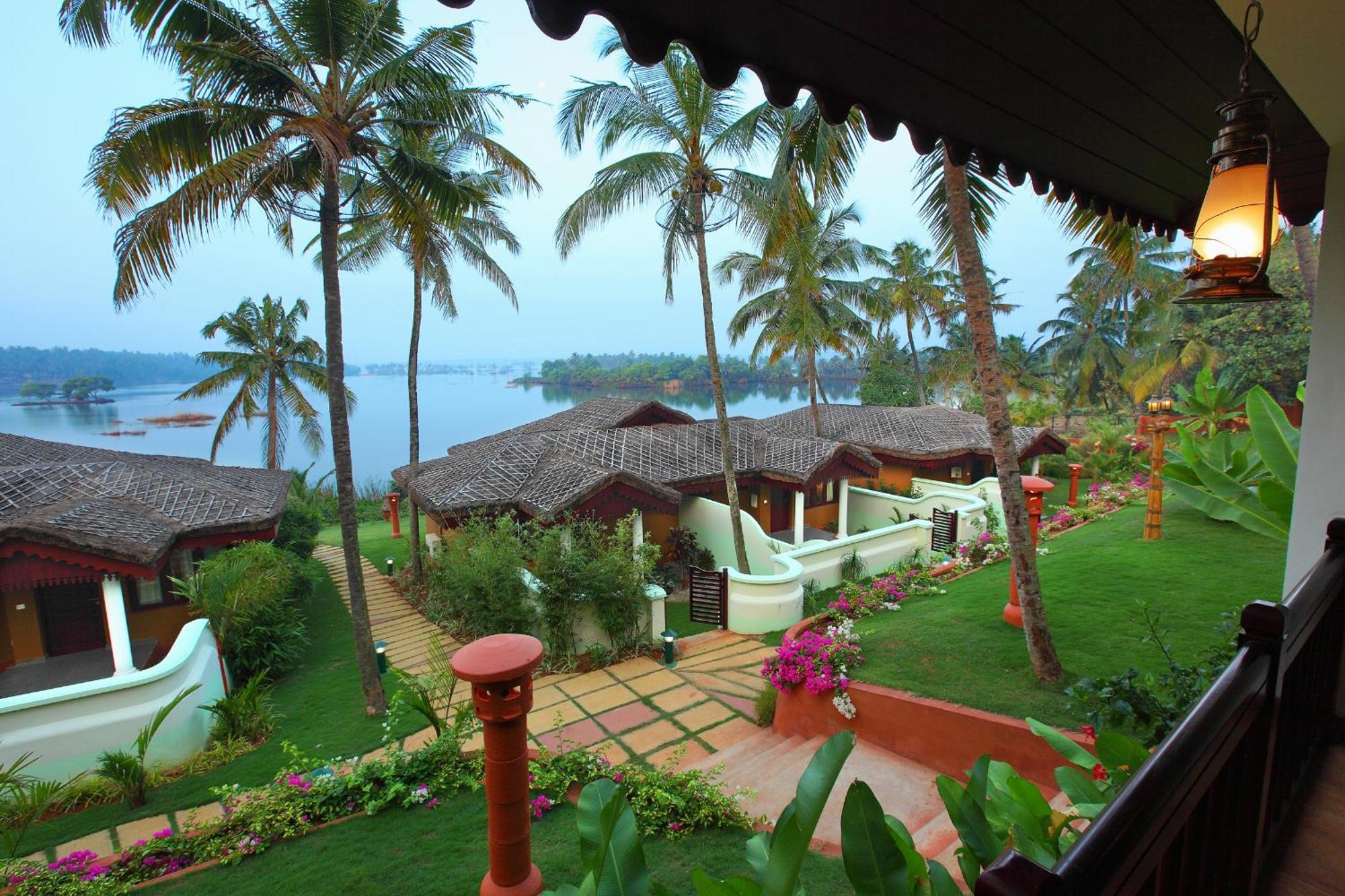 Fragrant Nature Backwater Resort & Ayurveda Spa Kollam Room photo