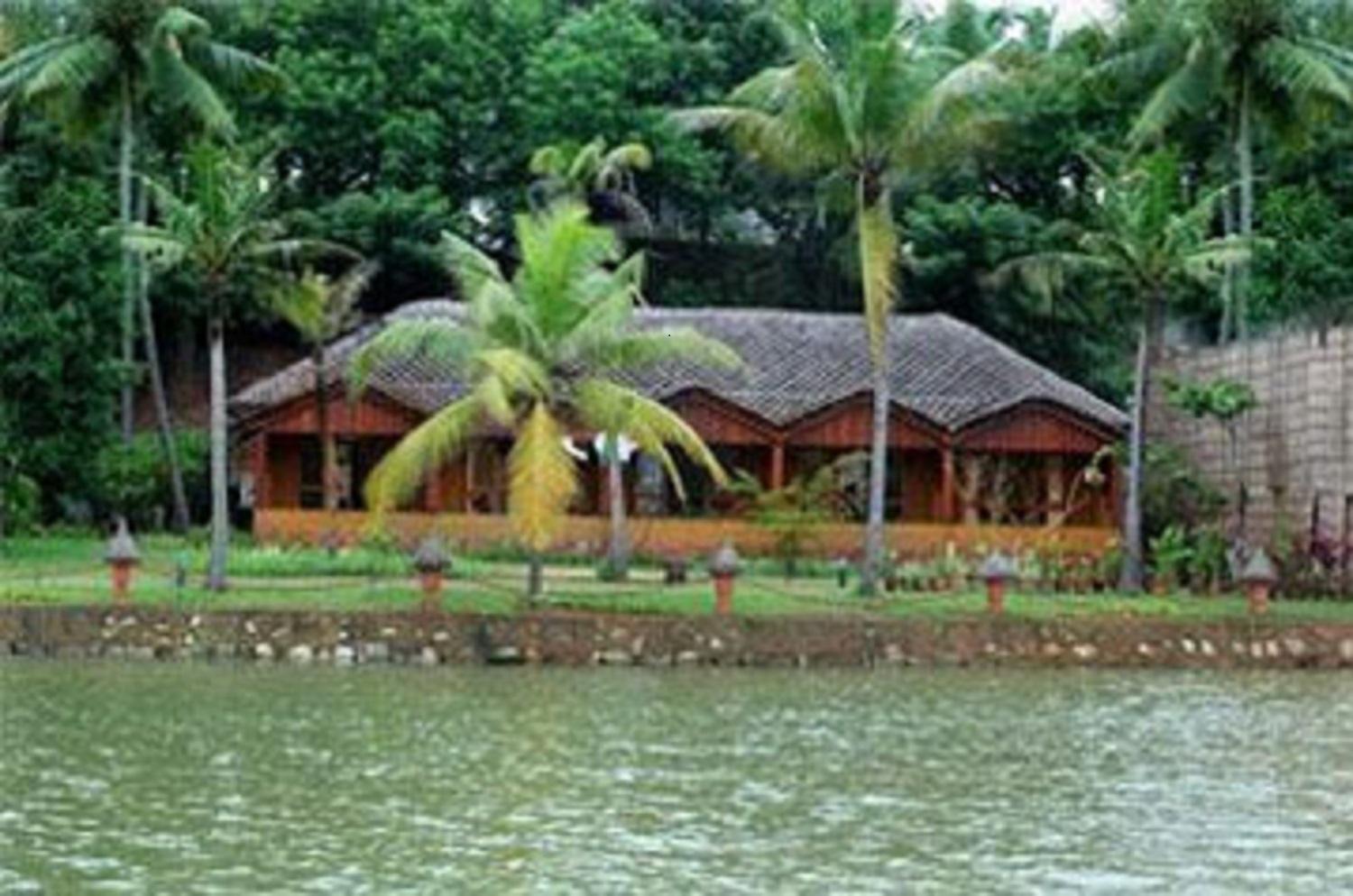 Fragrant Nature Backwater Resort & Ayurveda Spa Kollam Room photo