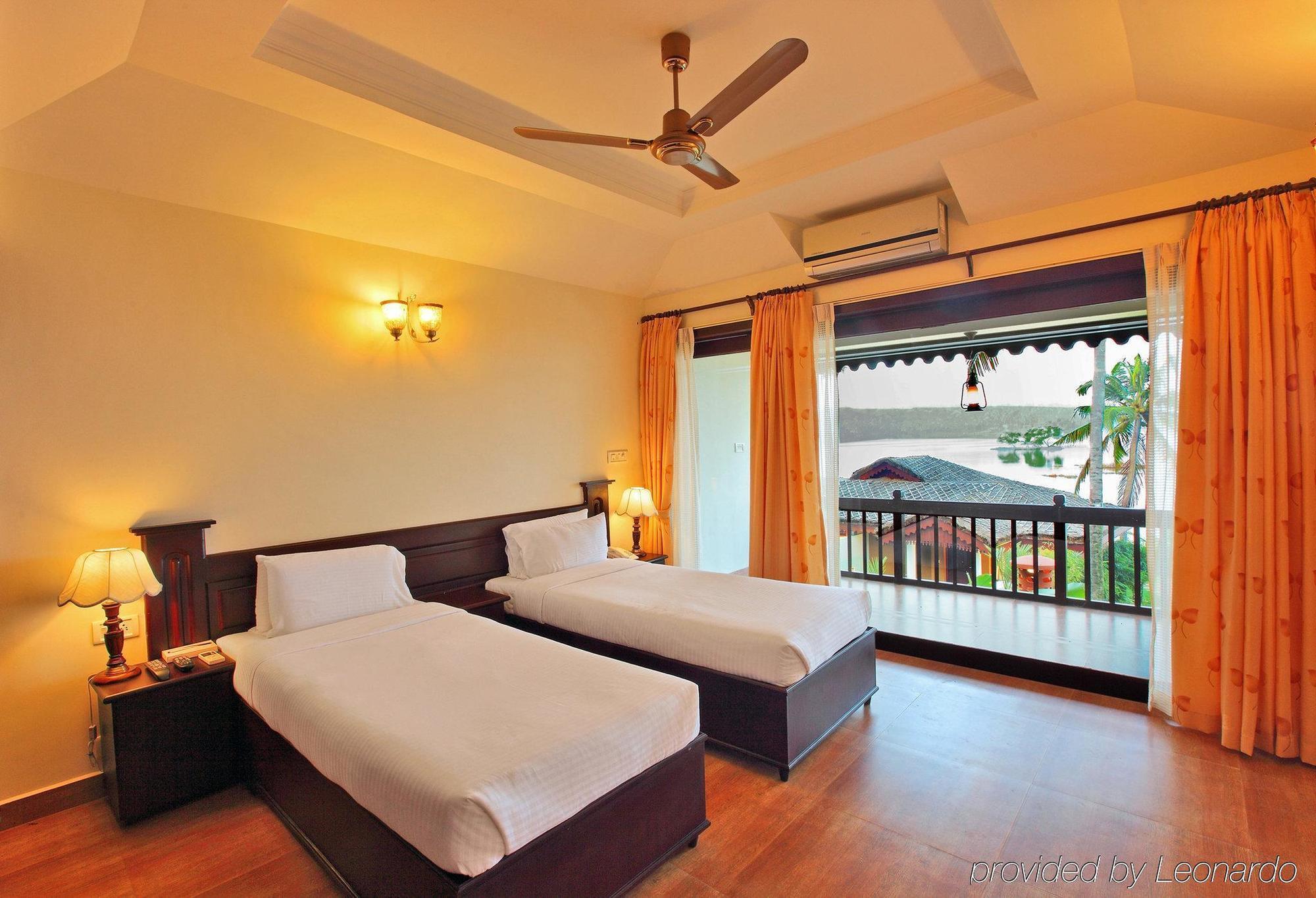 Fragrant Nature Backwater Resort & Ayurveda Spa Kollam Room photo