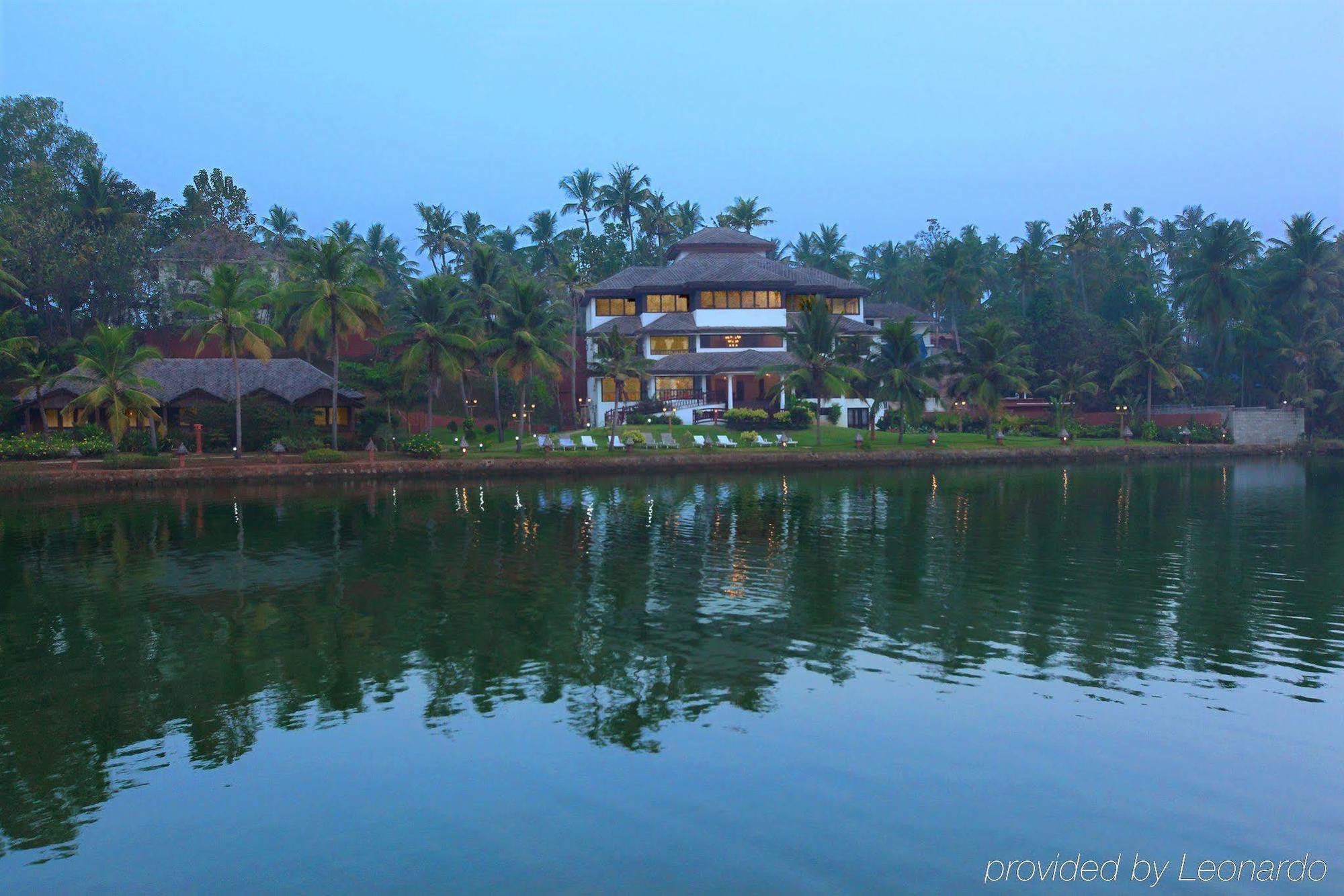 Fragrant Nature Backwater Resort & Ayurveda Spa Kollam Exterior photo